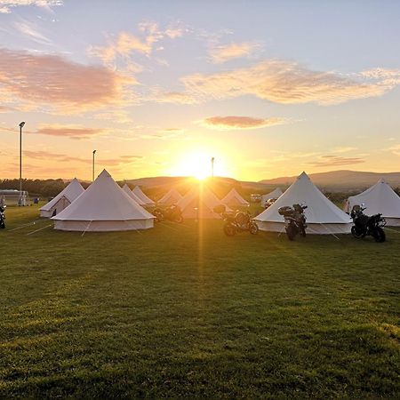 Nine Yards Bell Tents At The Tt - Castletown Exterior photo